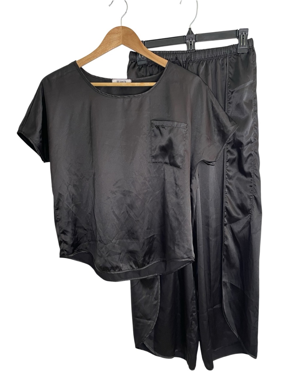 BB Dakota Black Satin Short-Sleeve Pajama Set with Drawstring Pants Size Small